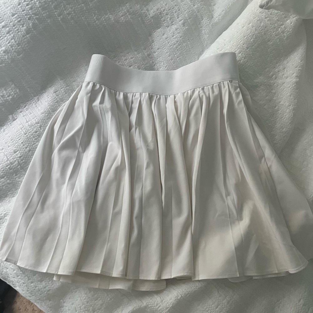 Aritzia TNA tennis skirt